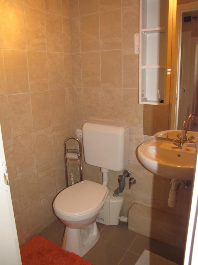 Oazis Apartmanhaz Hajduszoboszlo Exterior photo