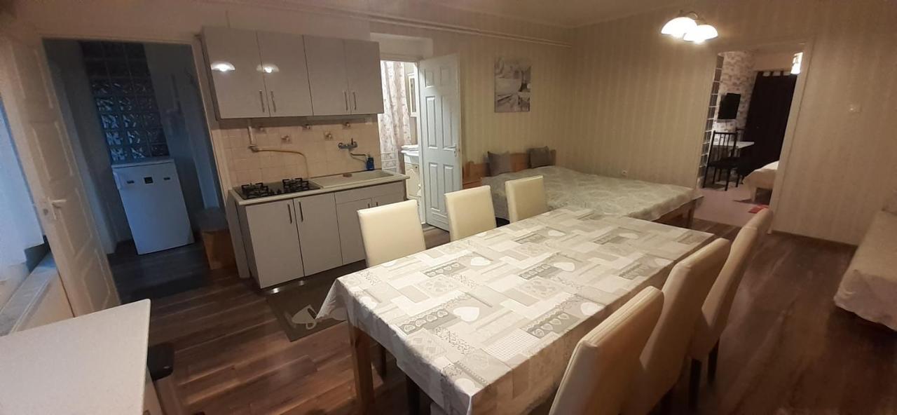Oazis Apartmanhaz Hajduszoboszlo Exterior photo