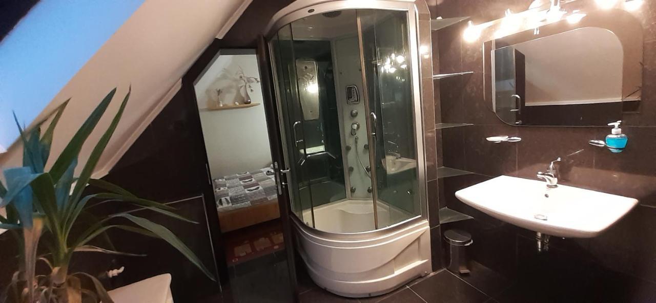 Oazis Apartmanhaz Hajduszoboszlo Exterior photo