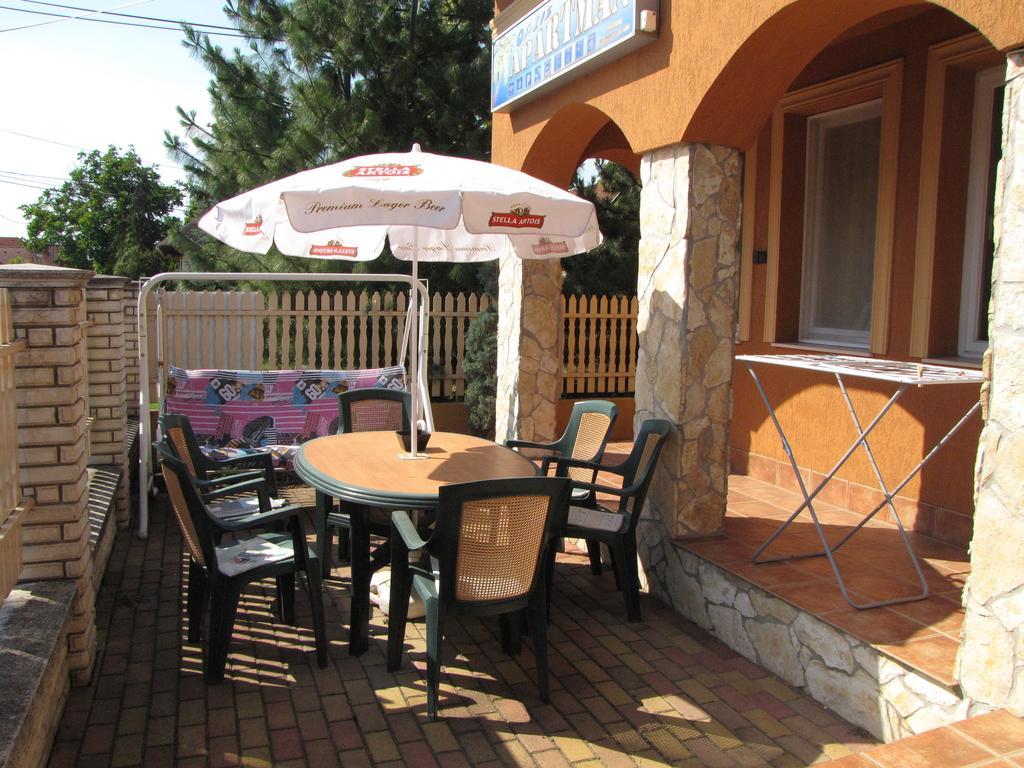 Oazis Apartmanhaz Hajduszoboszlo Exterior photo