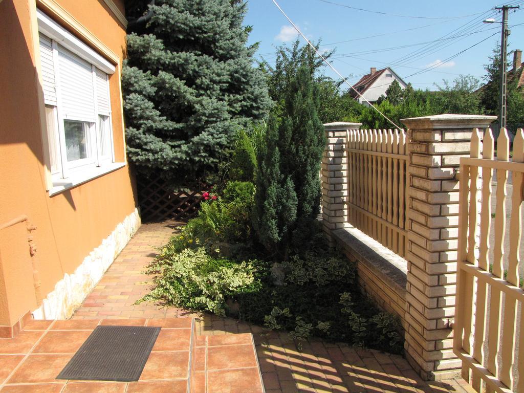 Oazis Apartmanhaz Hajduszoboszlo Exterior photo